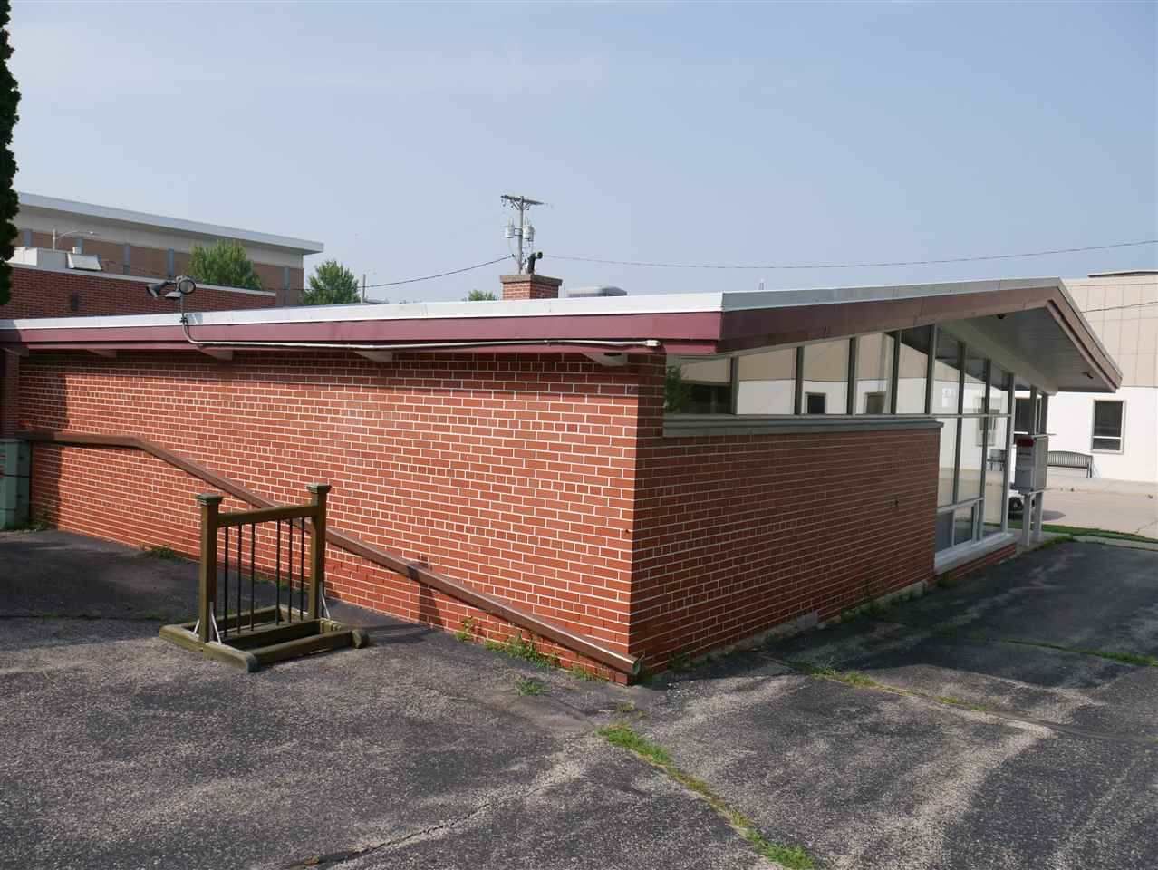 114 S Franklin St, Janesville, WI 53548
